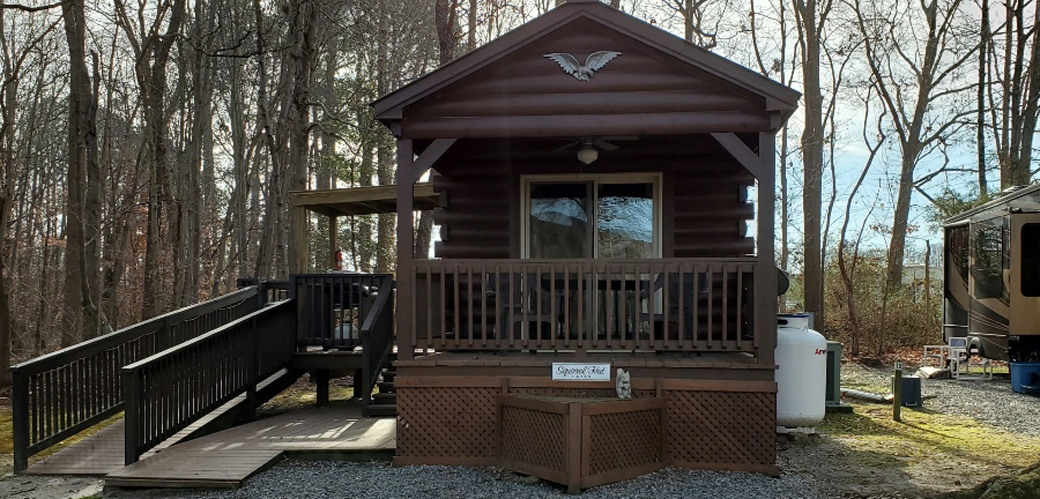 Squirrel Hut cabin - Davis Lakes - Suffolk, VA